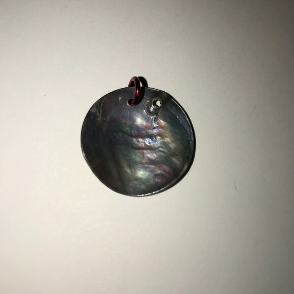 Purple Black Lip Shell Pendant - Picture 4 of 10